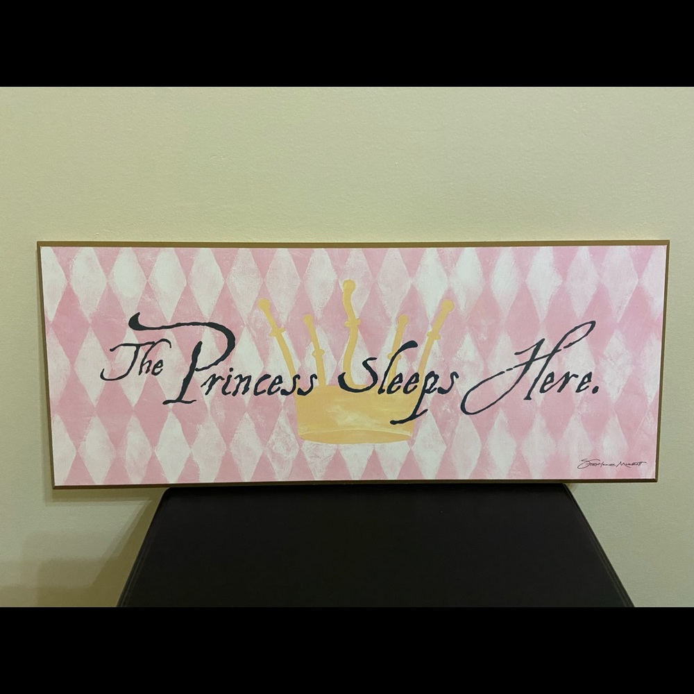 Room decor. Wooden sign. ‘The Princess Sleeps Here’. Girl room.